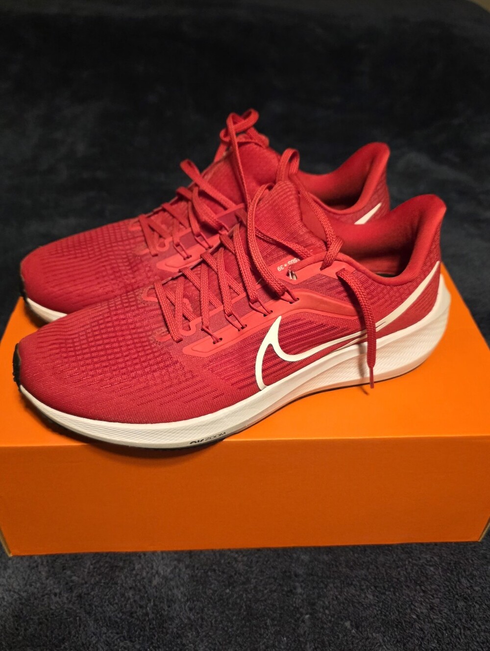 Nike Air Zoom Pegasus 39 Men’s Red and White Athletic Running Shoes